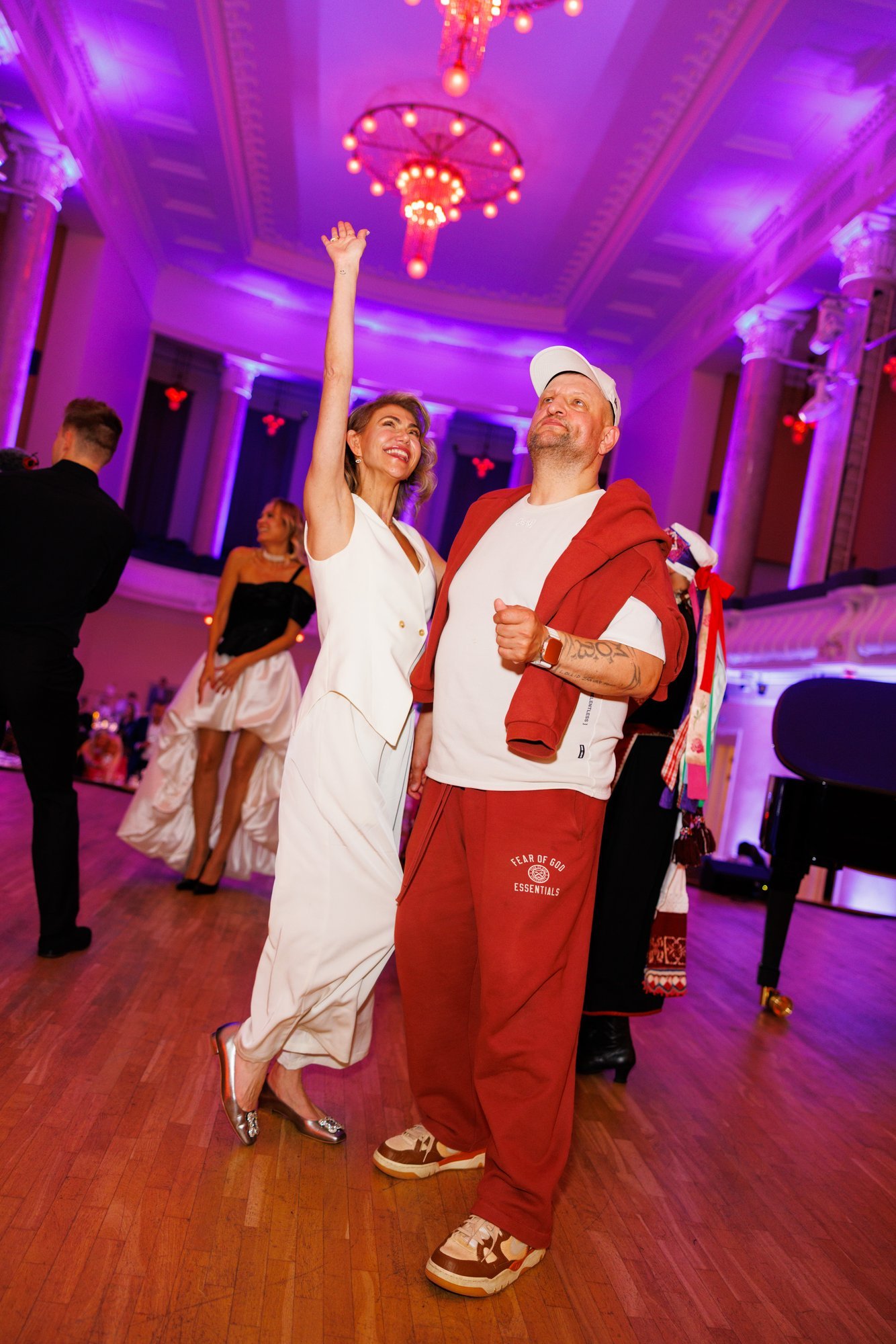 FOTOD | Esmakordselt avalikkuse ees abielupaarina: Kaur Kender ja Heti Tulve on üle pika aja kodumaal