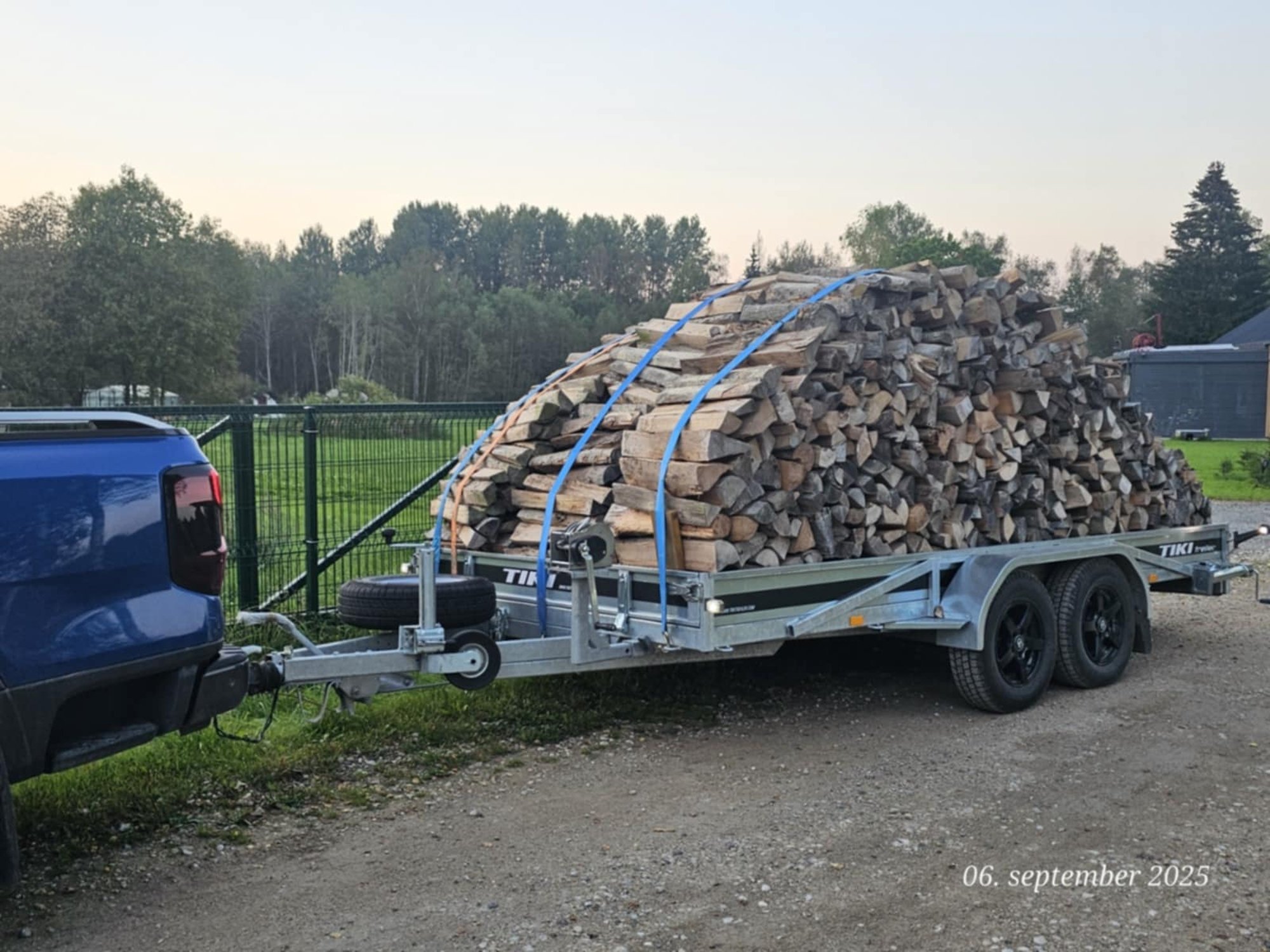 LUGEJA KÜSIB | Kas sellisel viisil tohib puid transportida? Mulle tundub see väga ohtlik