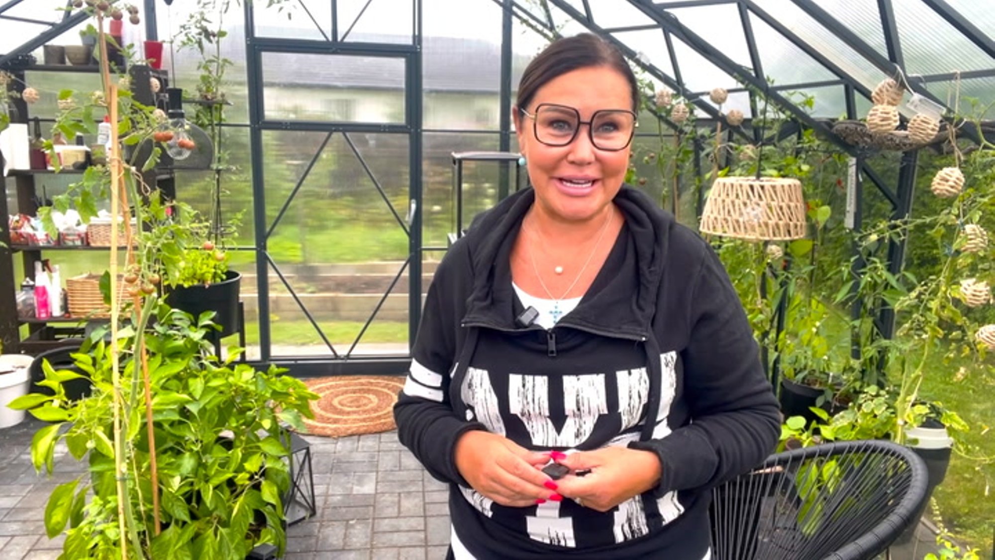 VIDEO I Anneli Lahe korjas oma esimese köögiviljasaagi: mida maitsvat sellest kokata?