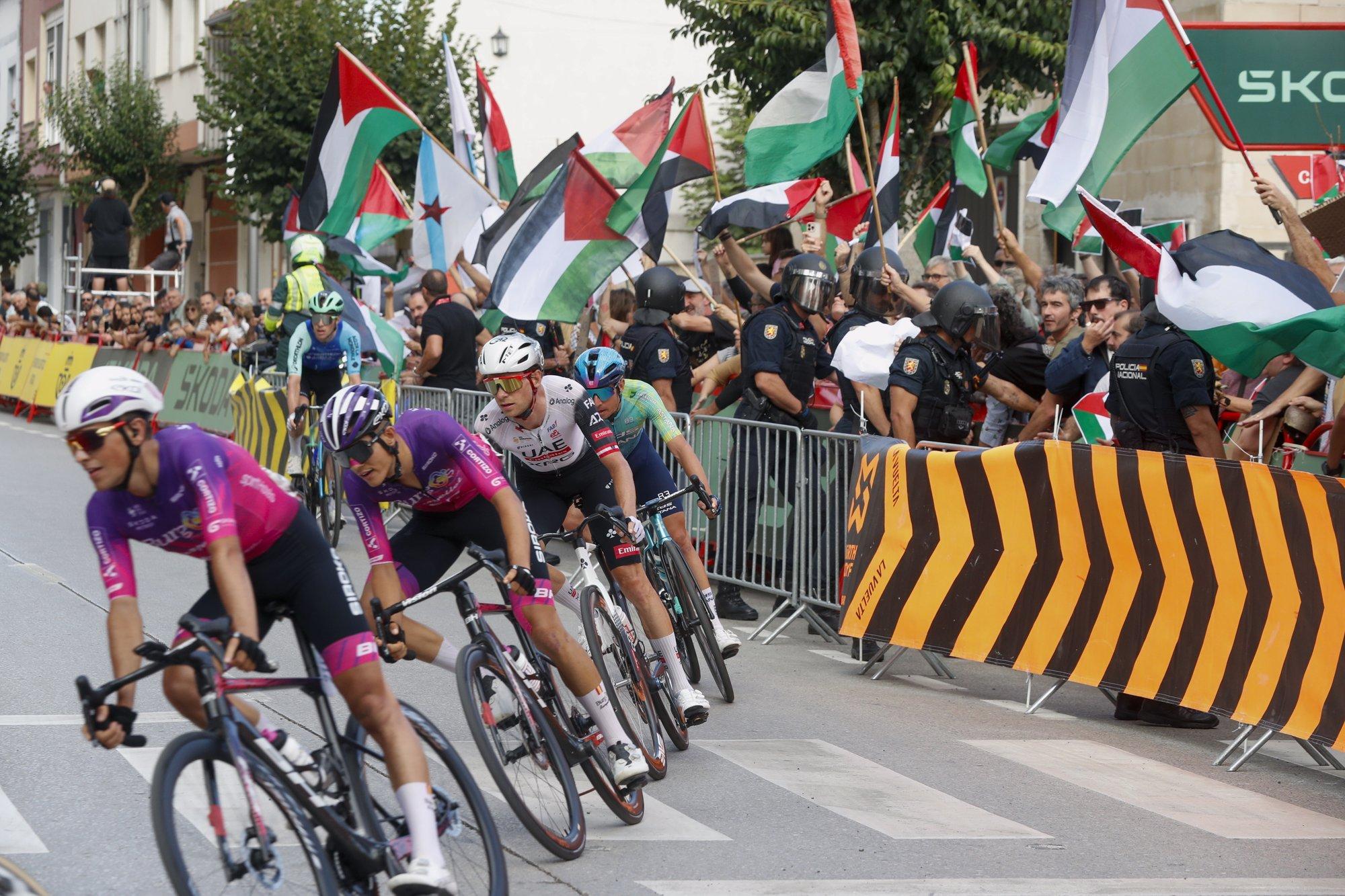 VIDEO | Palestiina meeleavaldaja põhjustas Vueltal kukkumise, Vingegaard jätkab üldliidrina