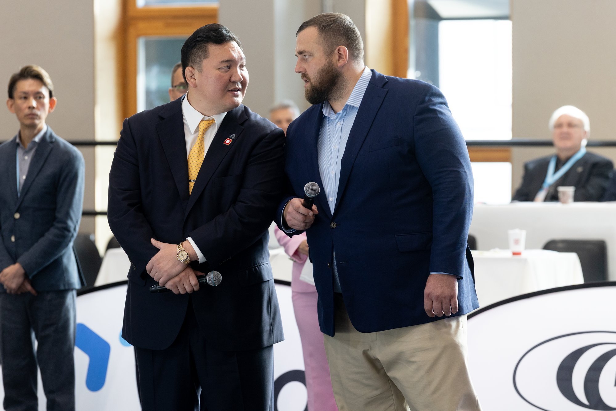 FOTOD | Nostalgialaks Sõle spordihoones. Yokozuna Hakuho: mul on väga hea meel, et olime samal ajal koos Barutoga profisumos