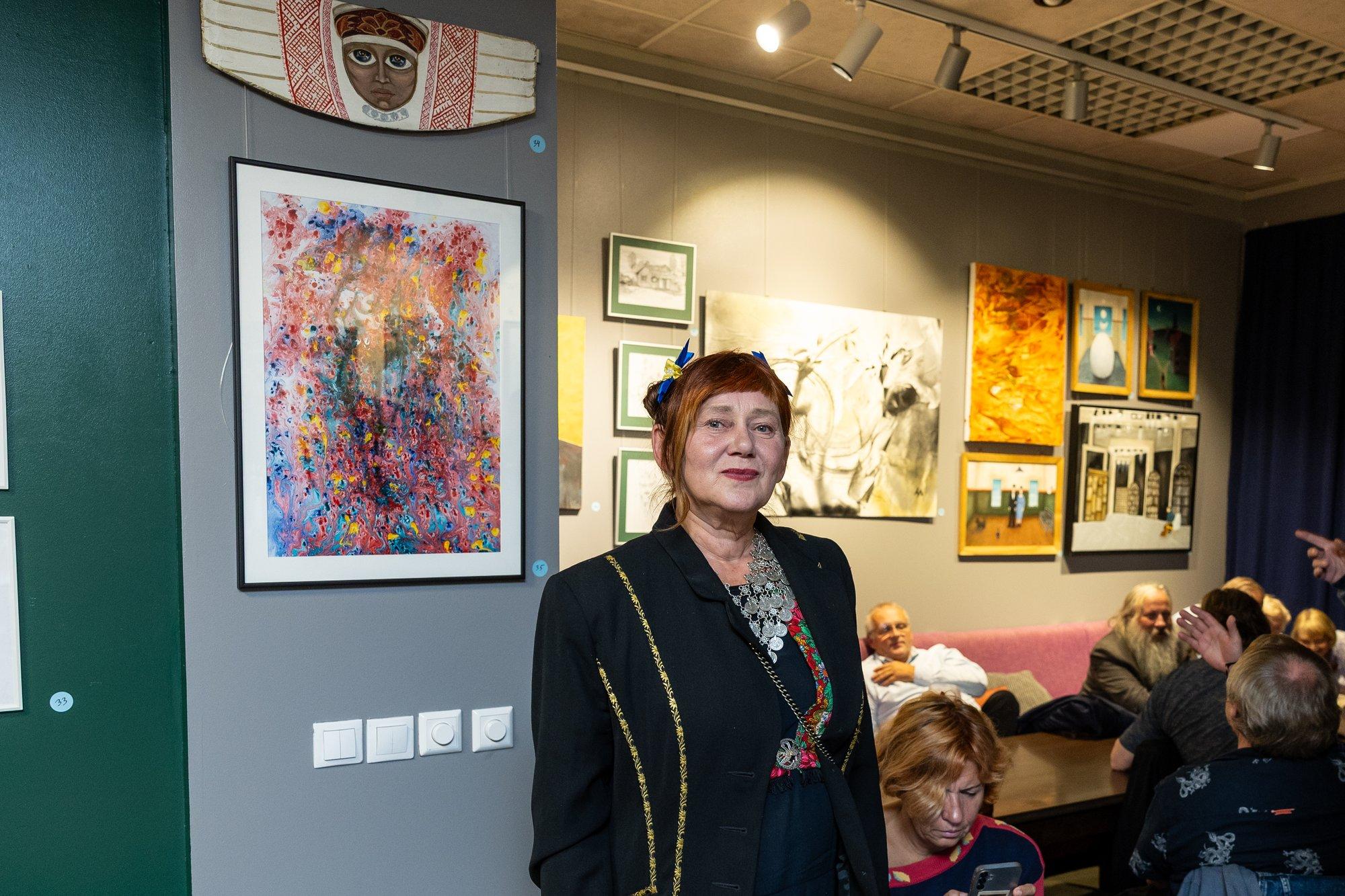 FOTOD | Teater kohtub kunstiga. Näitlejad näitavad Tartus oma maale