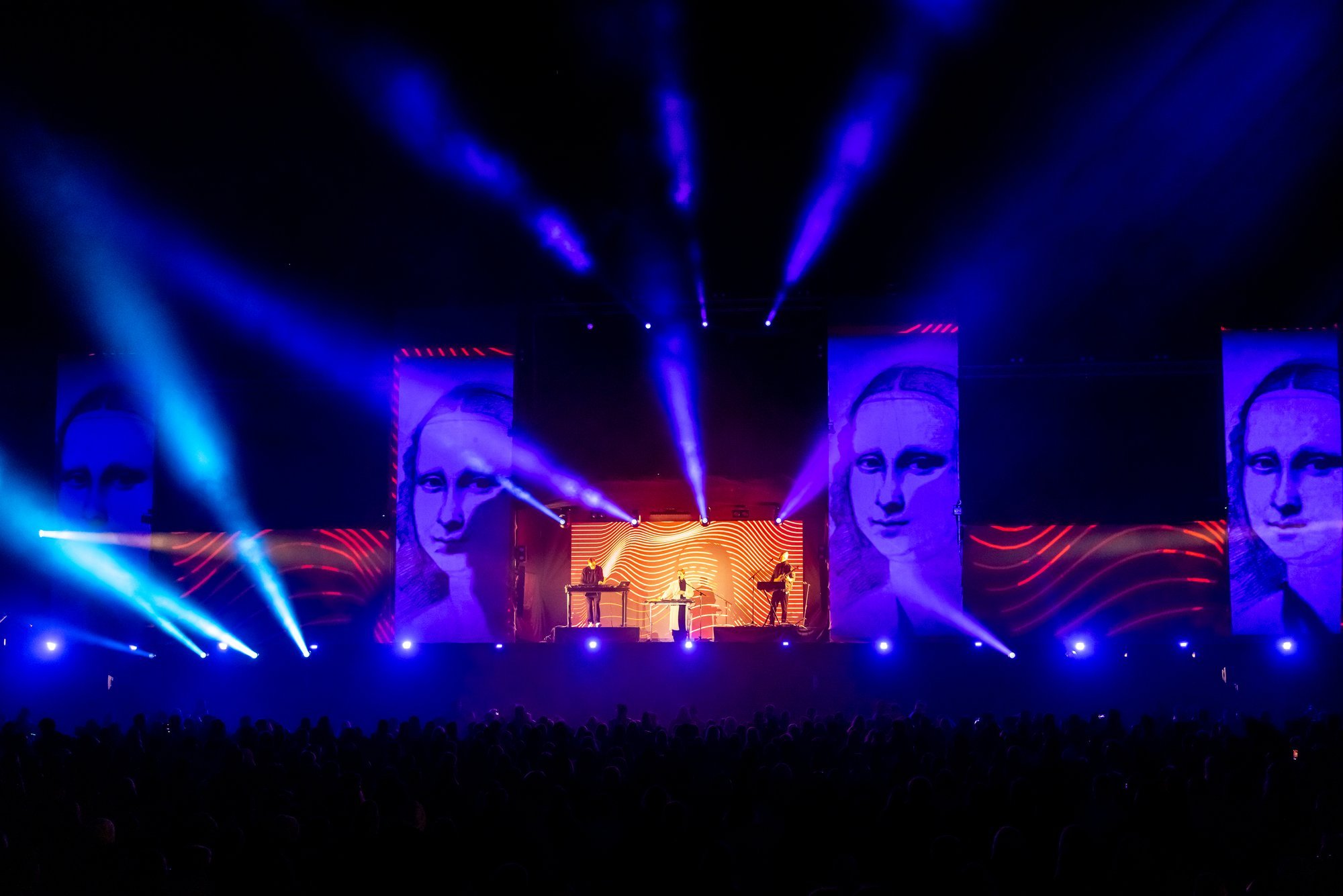 FOTOD | Kaunis vaatemäng! Pärnu valgusfestival Öövalgel meelitas Düüni suure rahvahulga