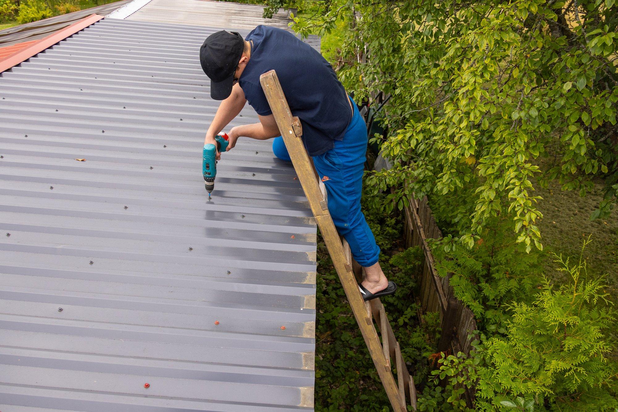 Pea käib kõva kolakaga vastu betoonpõrandat: redelil ronides juhtub aina rohkem raskeid õnnetusi