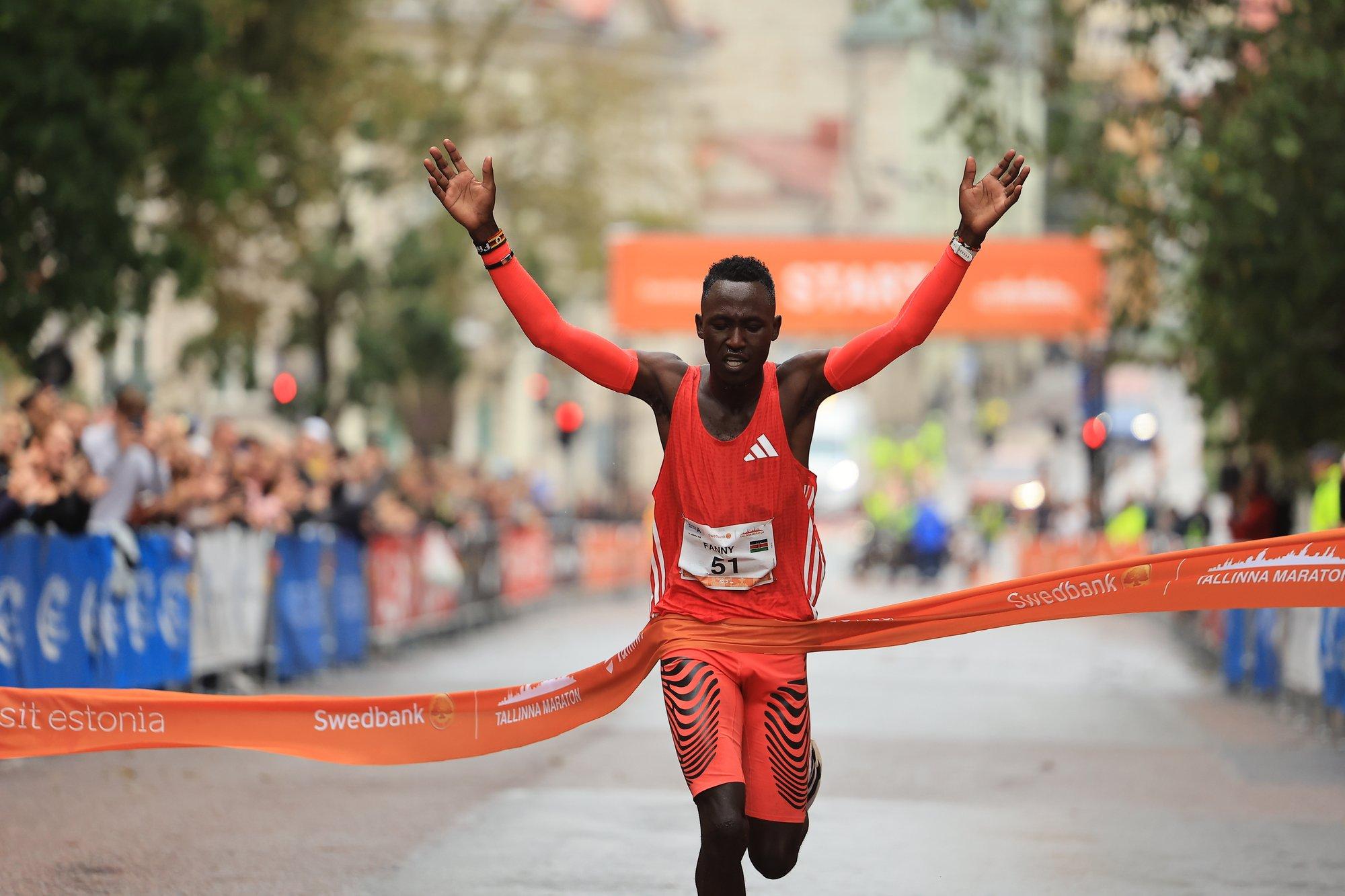 OTSEPILT | Keenialane võitis Tallinnas karjääri esimese maratoni, Karel Hussar oli parima eestlasena neljas