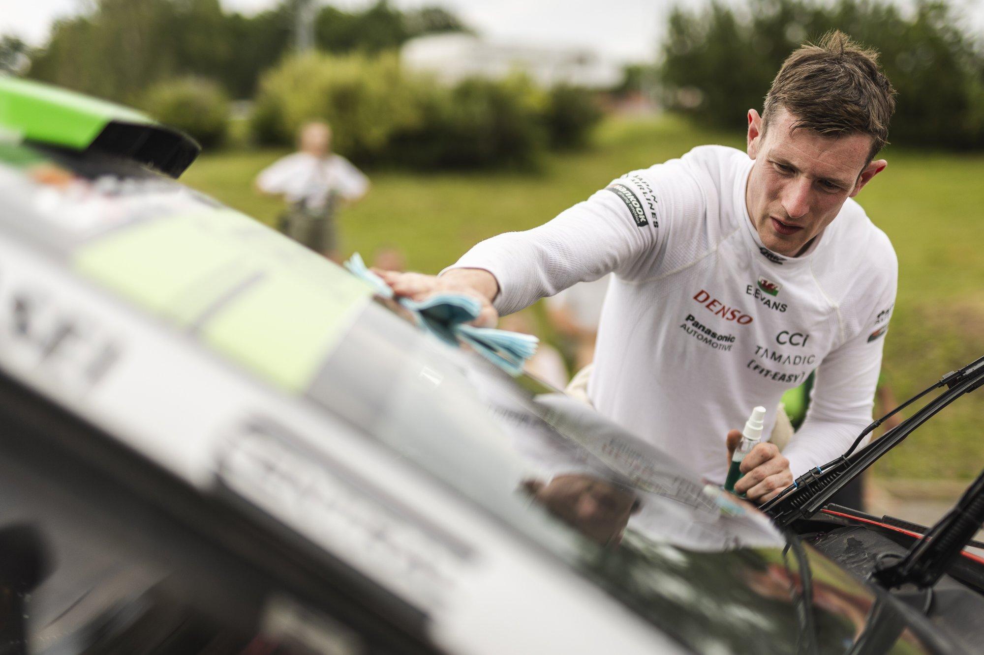 Liider Elfyn Evans ootab Tšiili MM-ralliks vihma