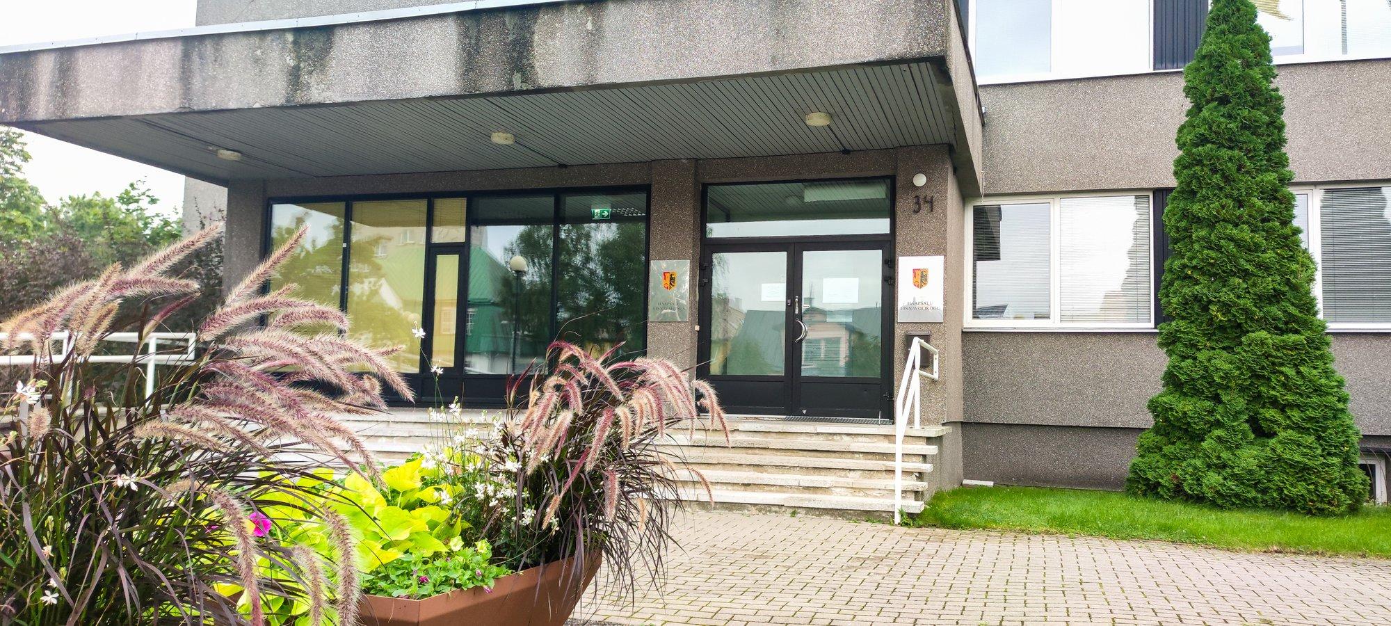 Kas poliitkius Haapsalus? Linnapea Urmas Suklese leer püüdis keelata konkurendi poliitreklaami