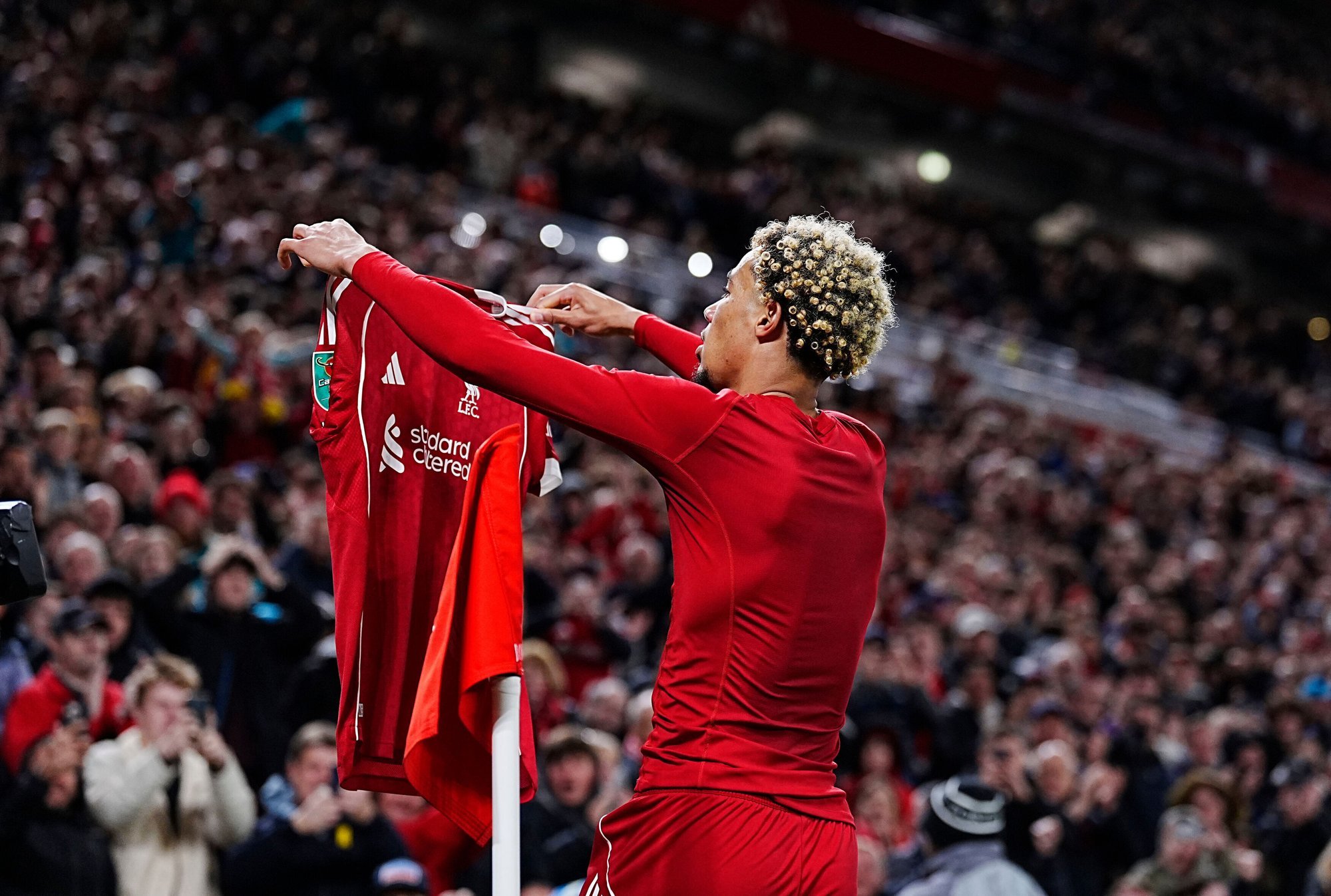 Liverpooli ründaja korjas karikamängus absurdse punase kaardi. Arne Slot: see oli ebavajalik ja rumal