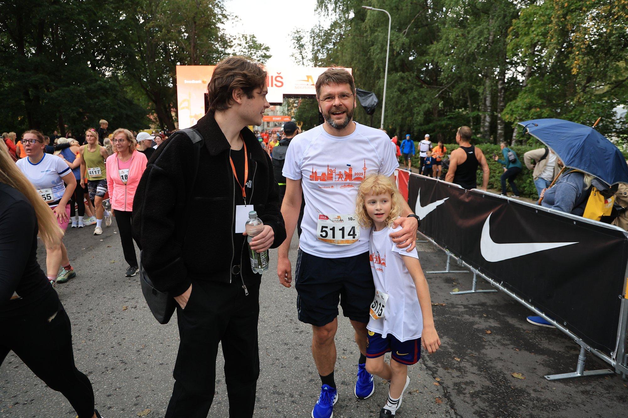 DELFI VIDEO | Jevgeni Ossinovski jooksis oma 8-aastase tütrega 10 km: tegime alguses nalja, aga spordis ta seda ei mõista