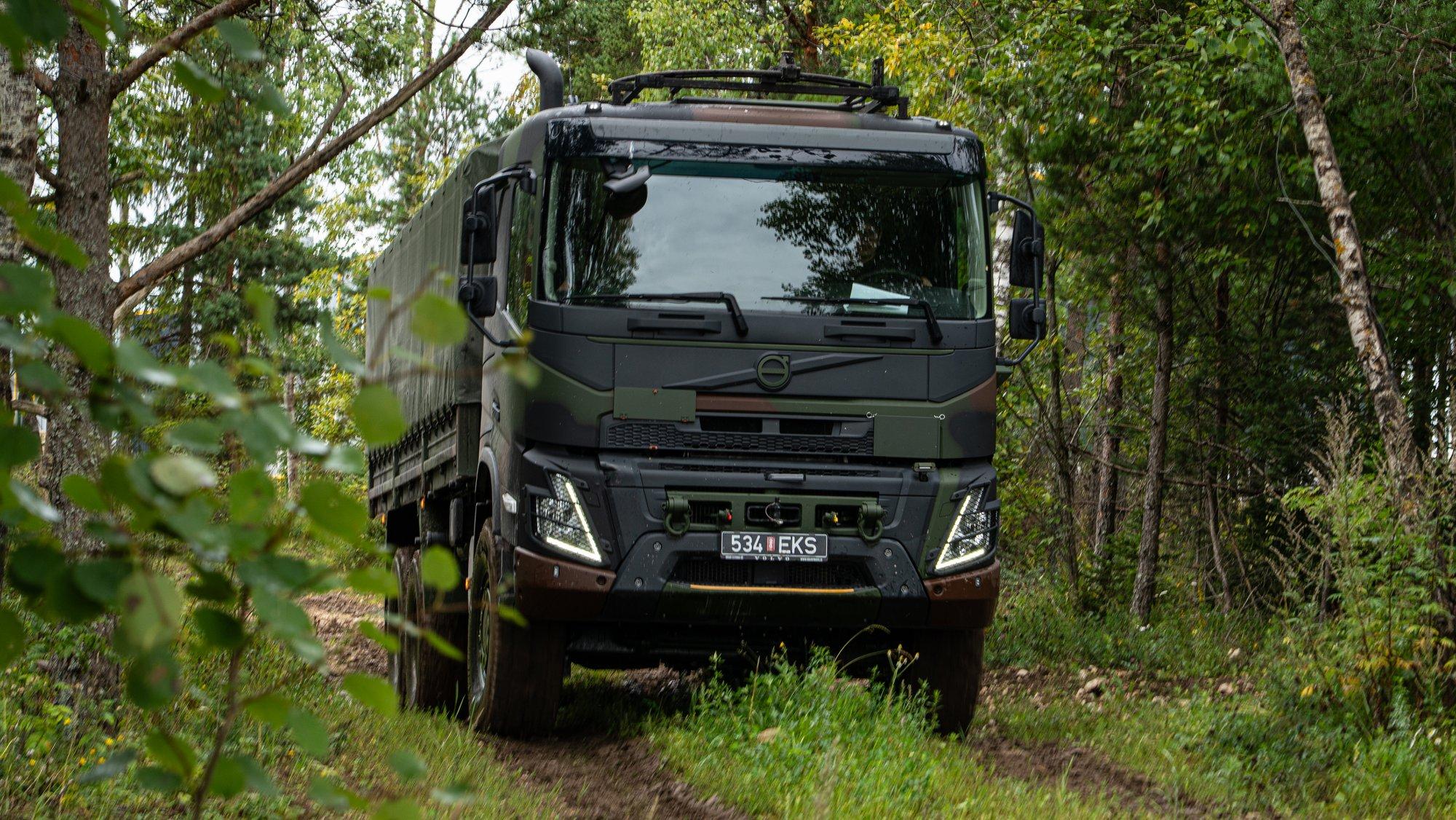 FOTOD JA VIDEO | Kaitseväe autopark uueneb sadade uute masinatega