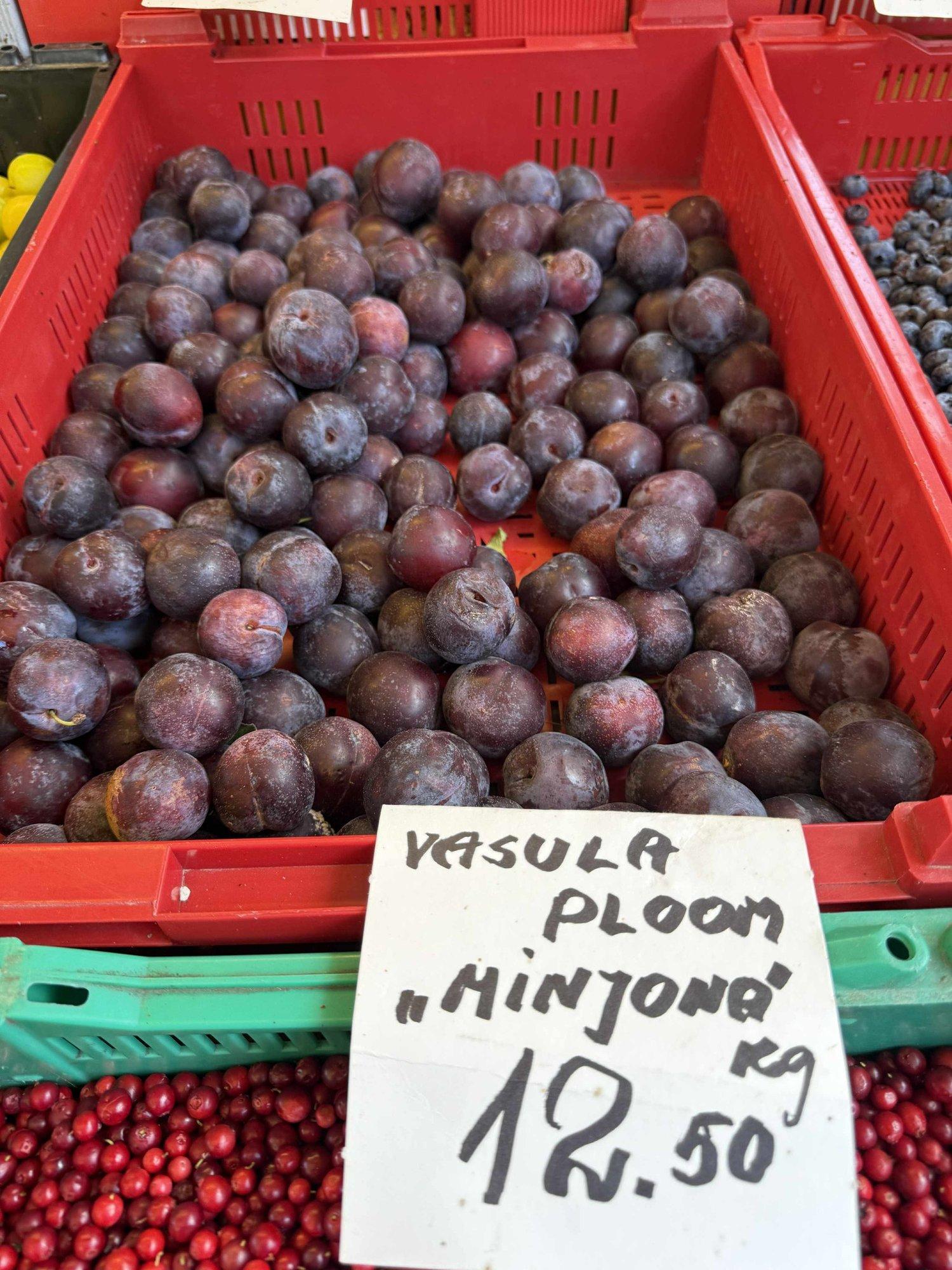 Petturid müüvad turgudel teadmata päritolu ploome Vasula Aia nime alt