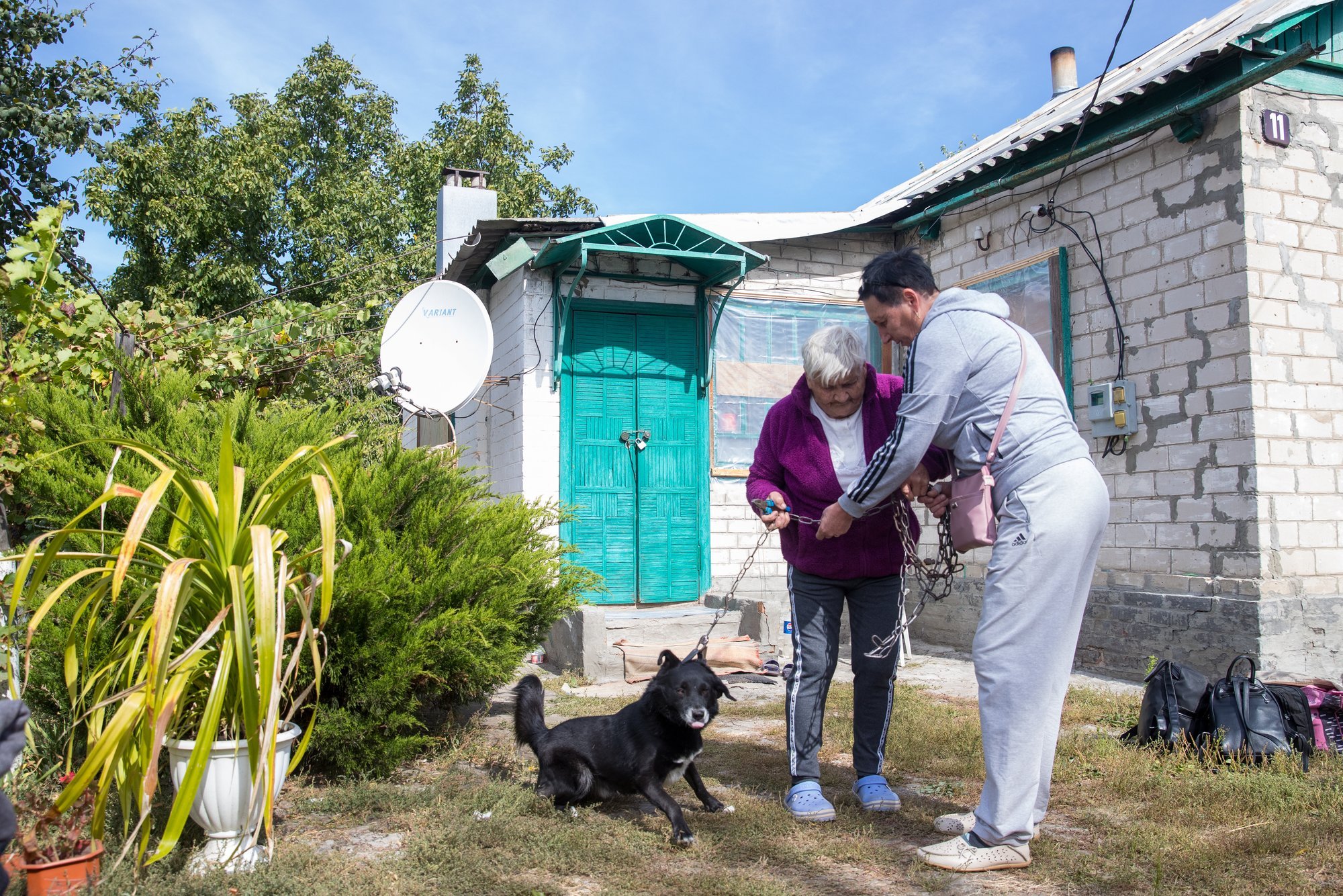 DELFI UKRAINAS | „Ma ei palunud, et mind „vabastataks“.“ 55 aastat ühes majas elanud venekeelne pere sunniti pagema