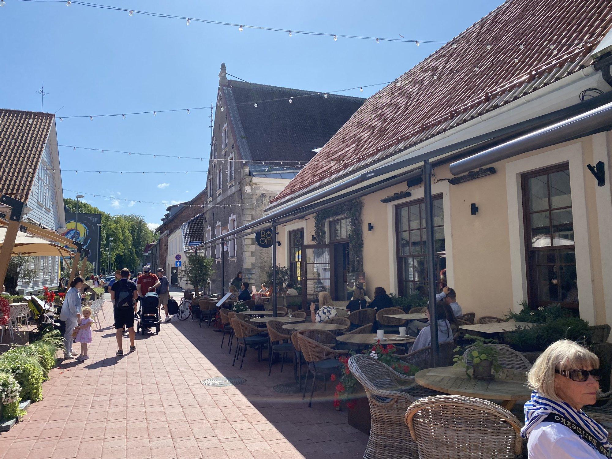 KÖÖGI KOMANDO | Burger on muutunud Eesti söögikohtades sama kohustuslikuks elemendiks kui välisuks. Rööm üllatas meeldivalt