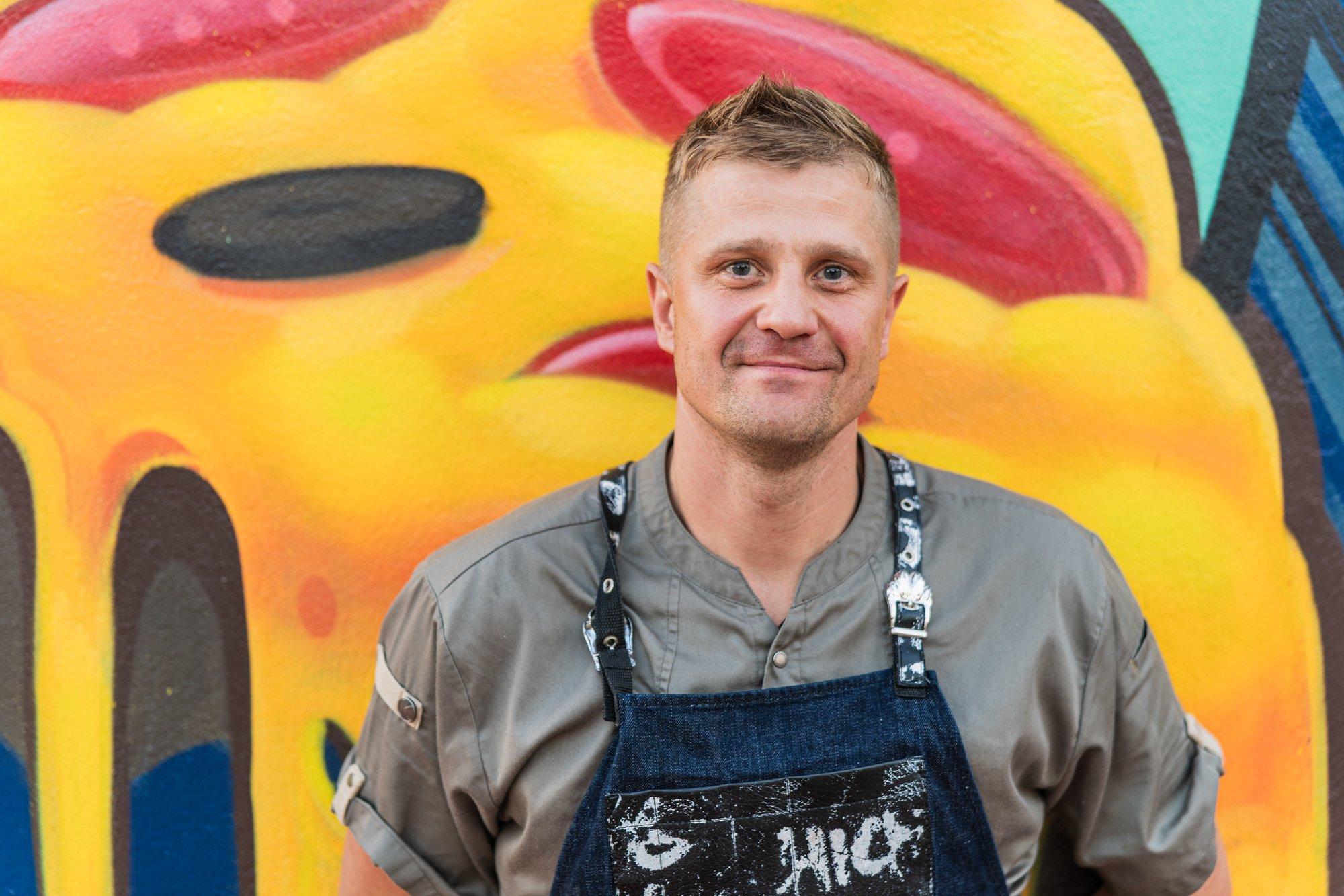 Joel Ostrati sõnumivahetus kokaiinidiileriga jättis ruumi mitmesugusteks tõlgendusteks. Telekokk pääses aga igasugusest selgitamisest