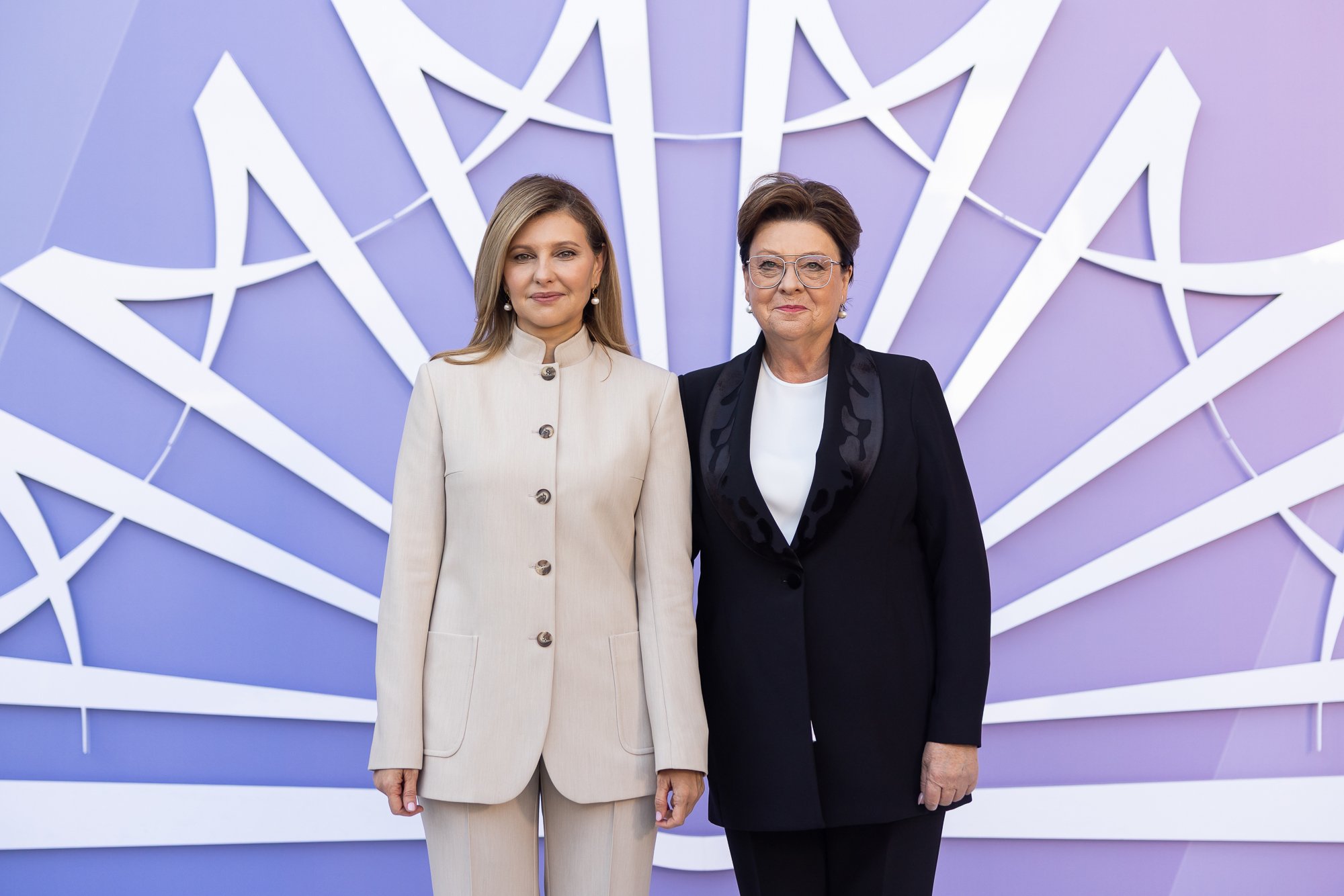 Sirje Karis sai Ukraina-visiidil lastelt emotsionaalse kingi. „Sellel olev relv näeb välja nagu päris – mina ei oskaks sellist joonistada“