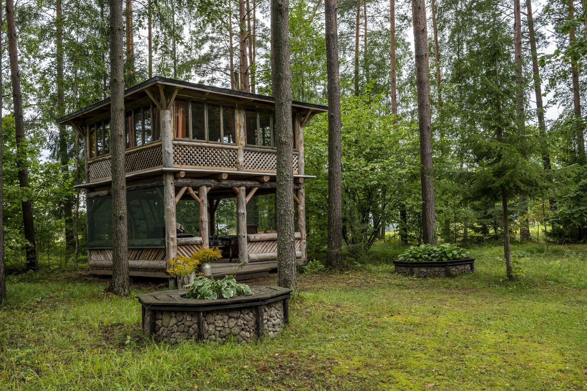 Lastele metsa onni ehitades tuli välja hoopis õdus kahekorruseline lehtla