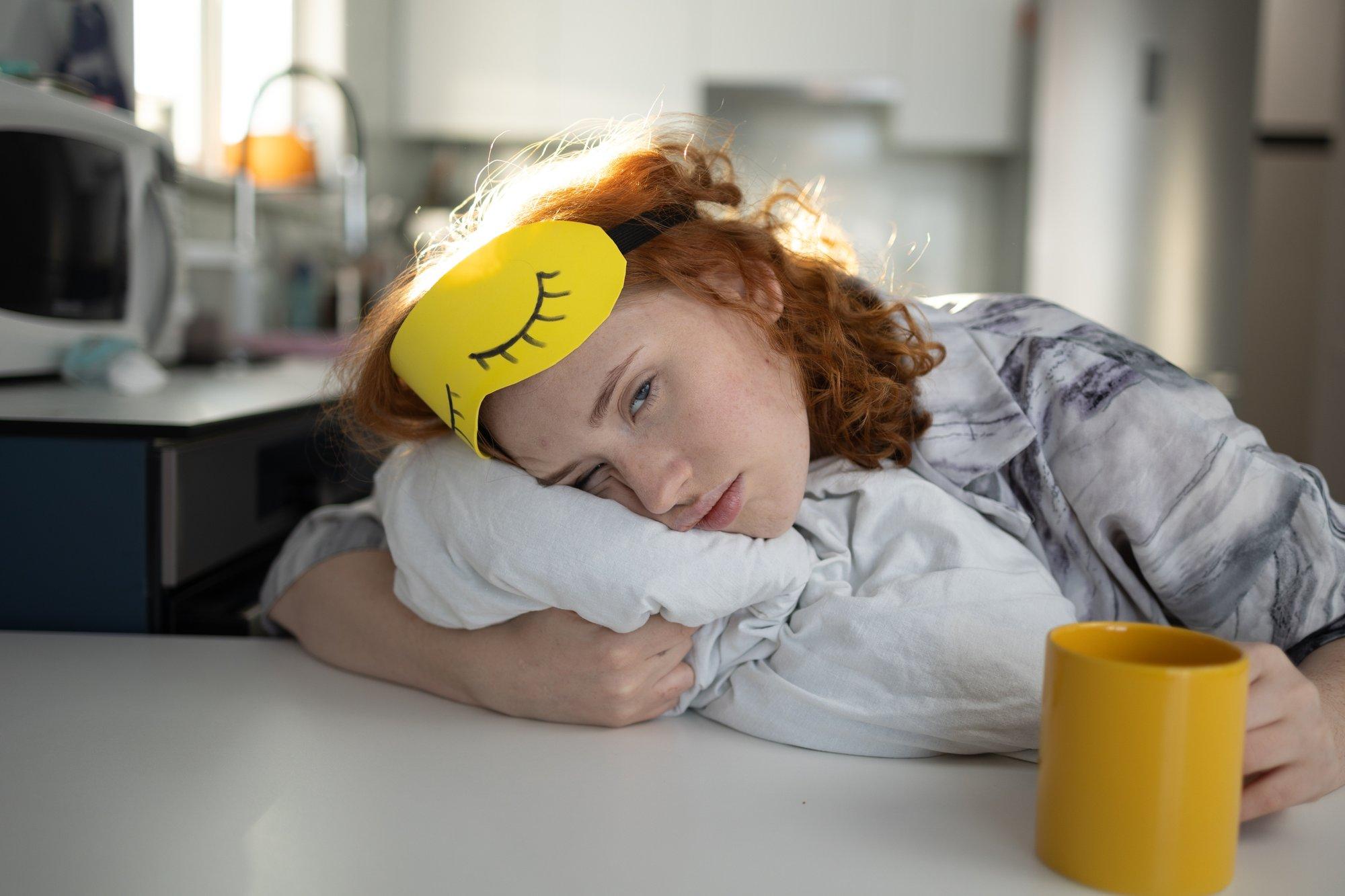 Õhtul ei taha uni tulla, öösiti ärkad üles ja päeval oled unine? Üheksa tõhusat alternatiivi unerohule ja melatoniinile