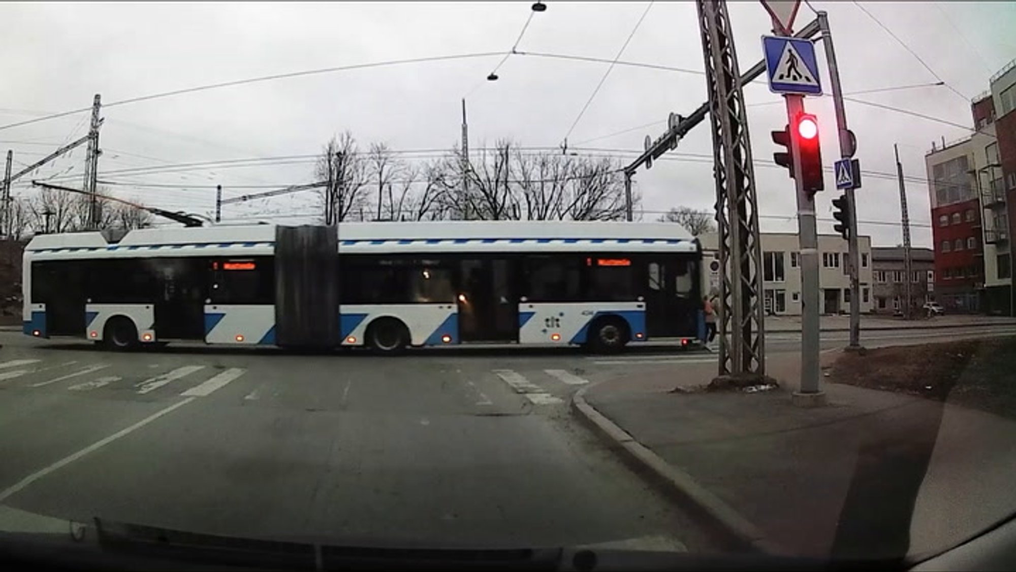 VIDEO | „Politsei vaatest ongi Eestis asjad tõuksidega väga pahasti.“ Vaata, millised õnnetused on aset leidnud Tallinna teedel