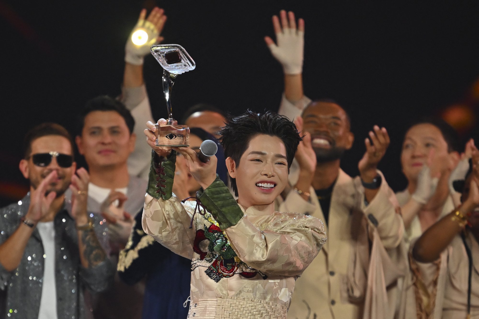 Kas Venemaa korraldatud „Eurovisioni“ võitja on gei? Vietnamlane propageerib Putini maal keelatud armastust