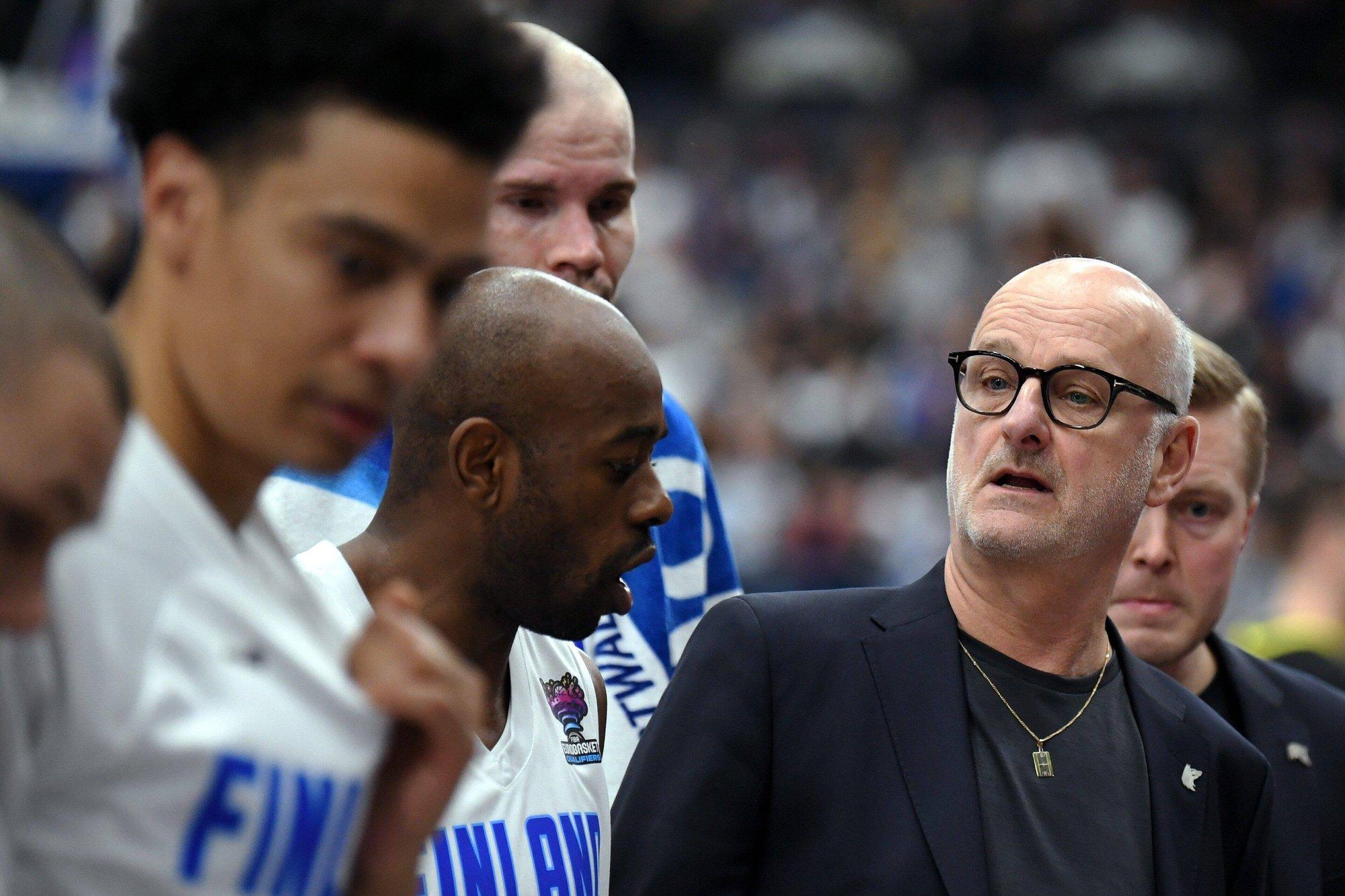 Kreeka korvpallifännid rikkusid Soome koondise juhi ööune