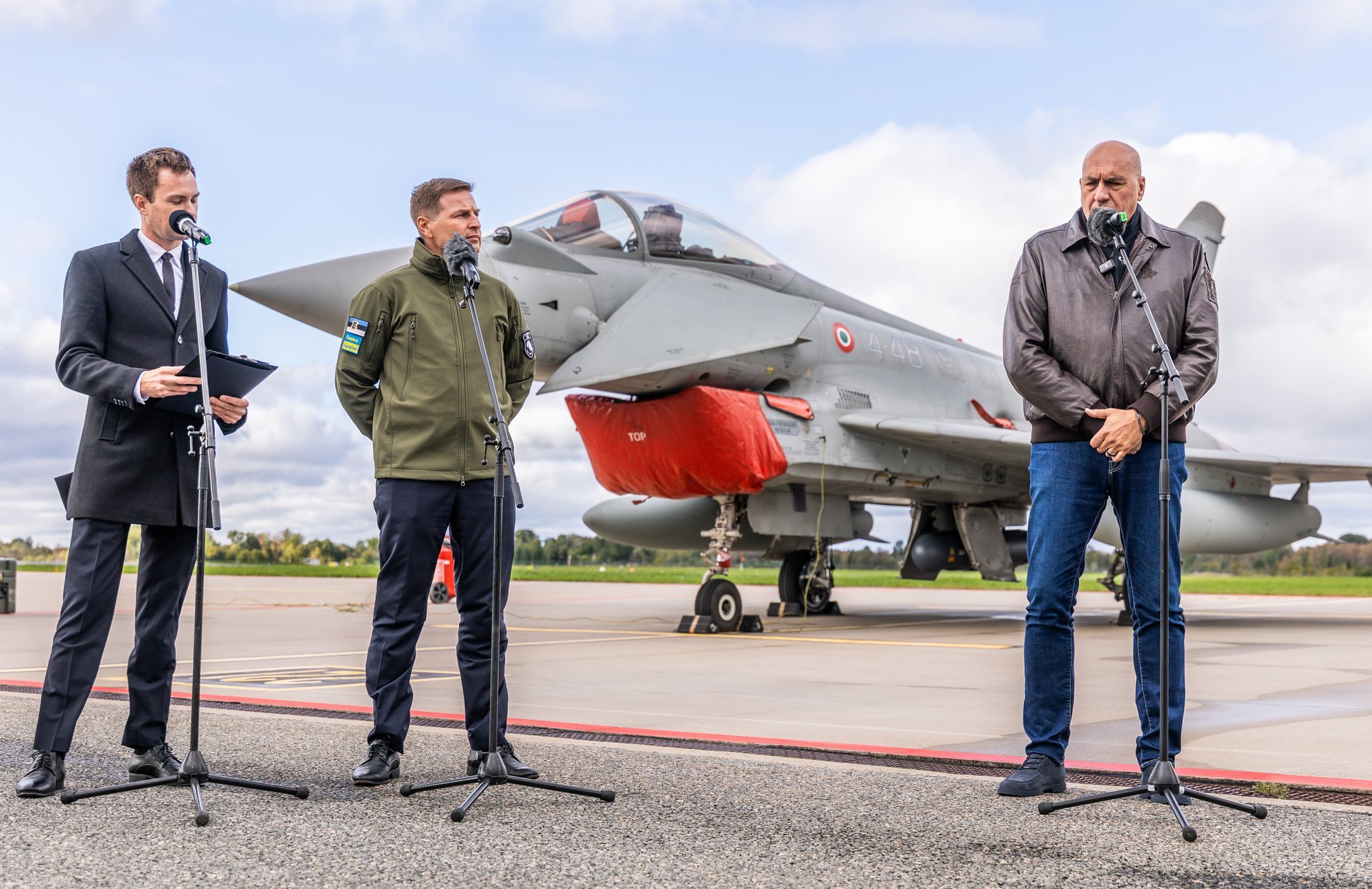 VIDEO ja FOTOD | Itaalia ja Eesti kaitseministrid külastasid Ämari lennubaasi. Pevkur: Itaalia pikendab pikamaa õhutõrjesüsteemi missiooni