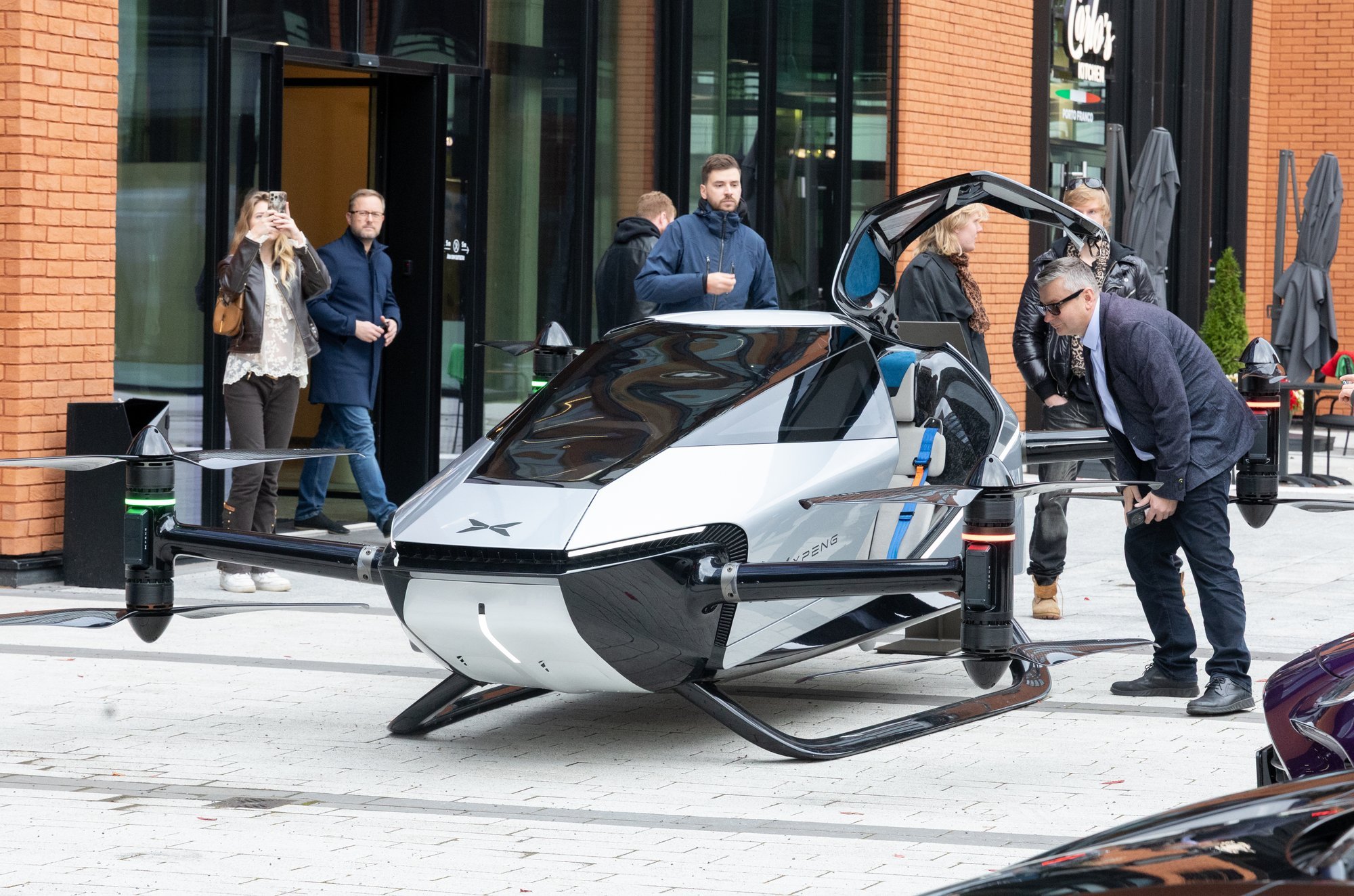 VIDEO | Tallinnas tutvustati 200 000-eurost „lendavat autot“. Ainus häda, see on Euroopas keelatud