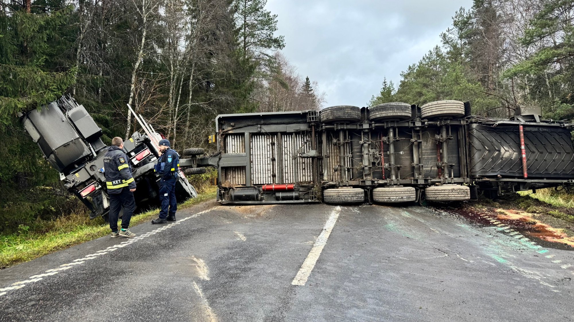 FOTOD | Raplamaal põrkasid kokku kaks veoautot, keegi viga ei saanud