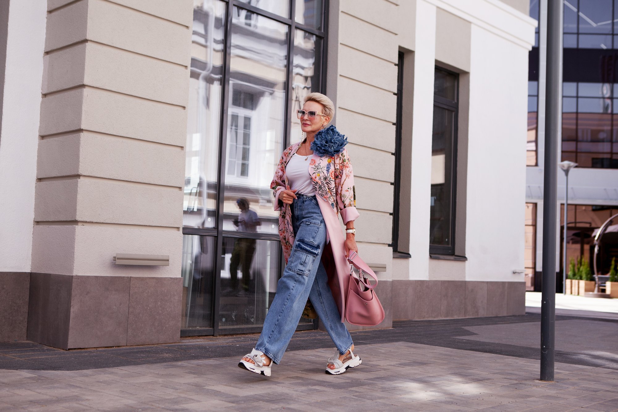 Käid riidepoodides ja mõtled, kellele need asjad küll tehtud on? Sügisesed teksatrendid, mis sobivad kandmiseks ka üle 50aastastele naistele