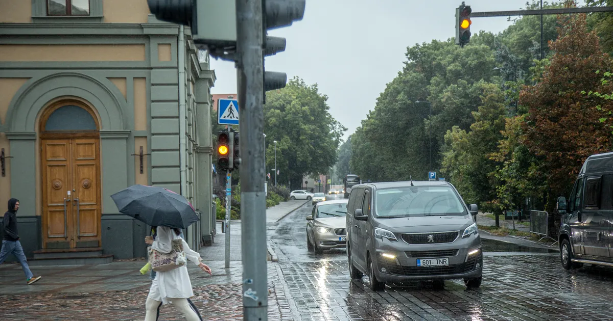 «Kulgesin liiklusvoos koos teiste juhtidega, aga sõelale jäin mina.» Kollase tulega ristmiku ületamine tõi kaasa 80 eurose trahvi