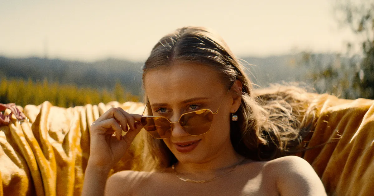 «Kui lahutad, siis tuleb järgmisena maratoni joosta?» Näitlejanna Amanda Hermiine Künnapas pani oma postitusega sotsiaalmeedia kihama