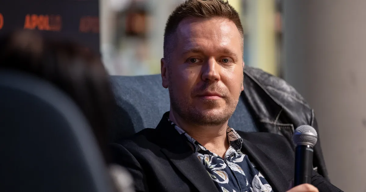 Margus Vaher on enda kallimast lahku läinud ja luusib juba Tinderis?