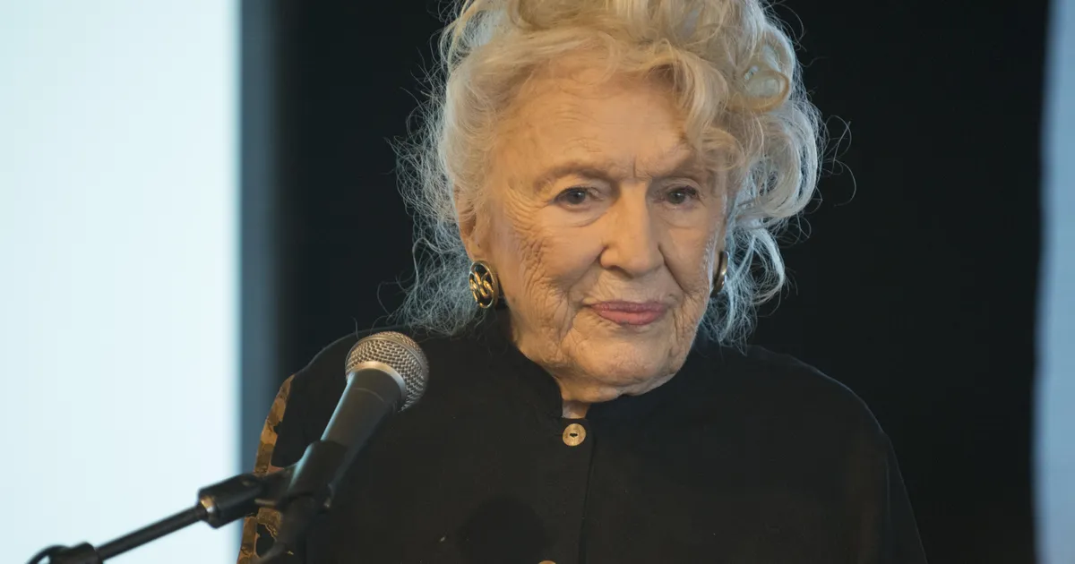 JÄRJEJUTT ⟩ Mis juhtub, kui idealist satub koolimajja?