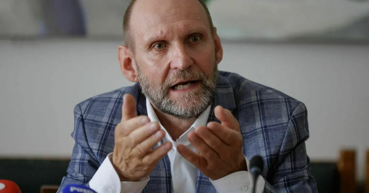 HELIR-VALDOR SEEDER ⟩ Isamaa on nagu kits kahe kuhja vahel