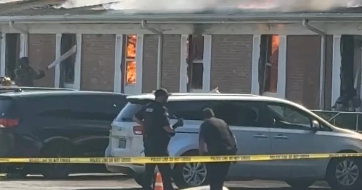 FOTOD JA VIDEOD ⟩ Kohutav veretöö jumalateenistusel: mees sõitis Michiganis autoga kirikusse, tulistas ning põletas hoone maha