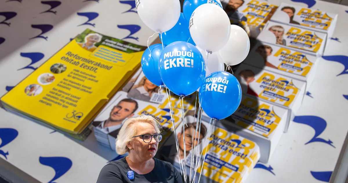 FOTOD ⟩ Tabasalu valimisreklaamide lahing: Reform vs. EKRE