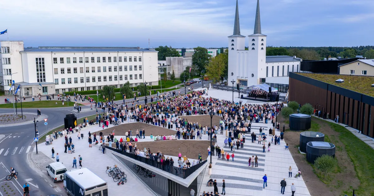 TULINE ARUTELU ⟩ «Ei taha olla vinguv, aga...» Rakvere uue muusikamaja esine vabaõhuala kütab ühismeedias kirgi