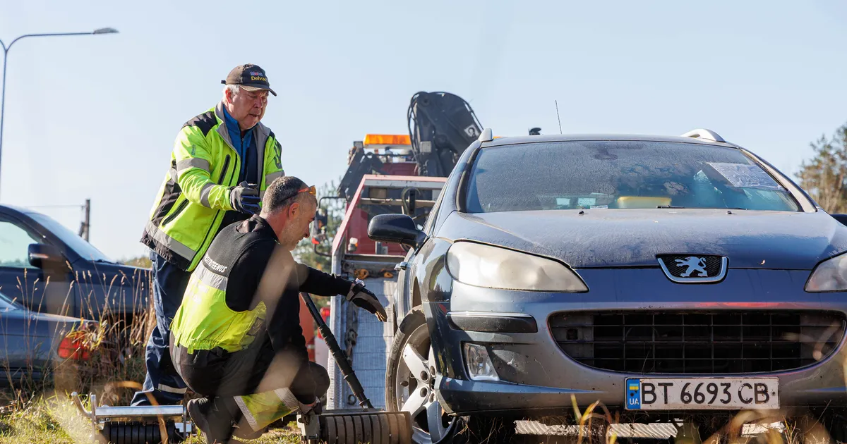 VIDEOLUGU, GALERII ⟩ Romud lähevad liikvele: Koidula piiripunktis algas autode teisaldamine