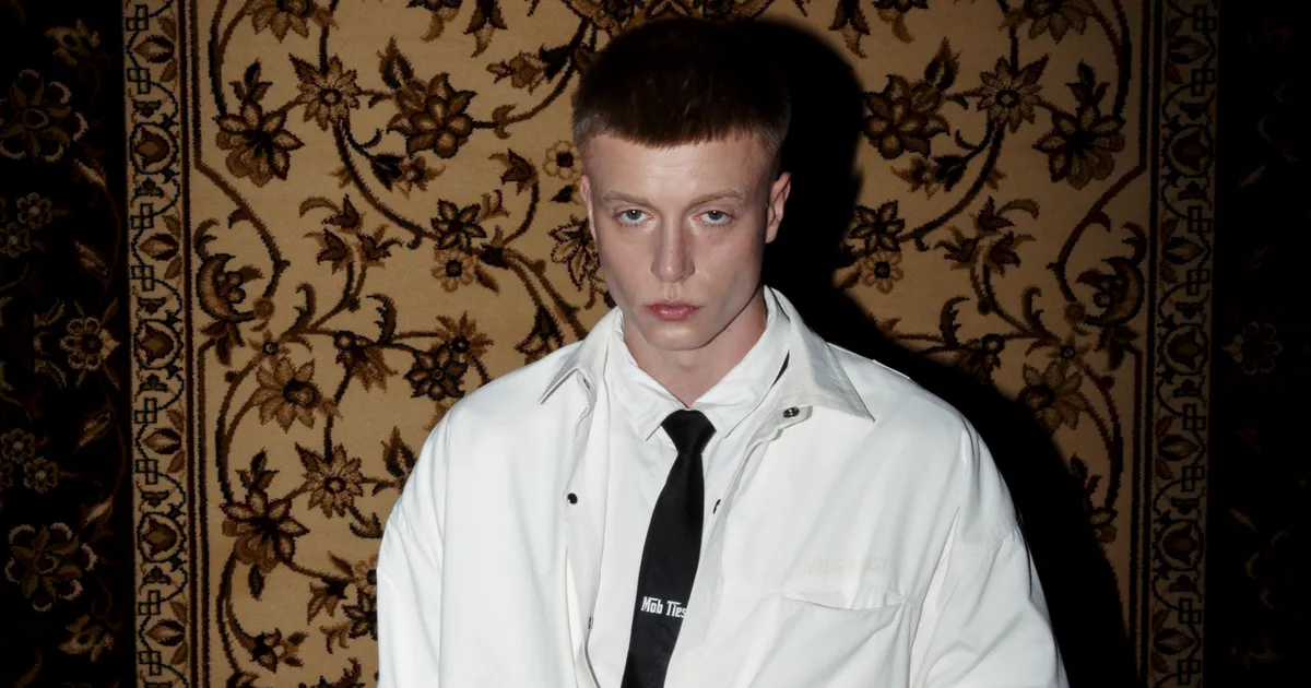 VIDEO ⟩ Kes on hulljulge Eesti moelooja, kellel on maffia sidemed?