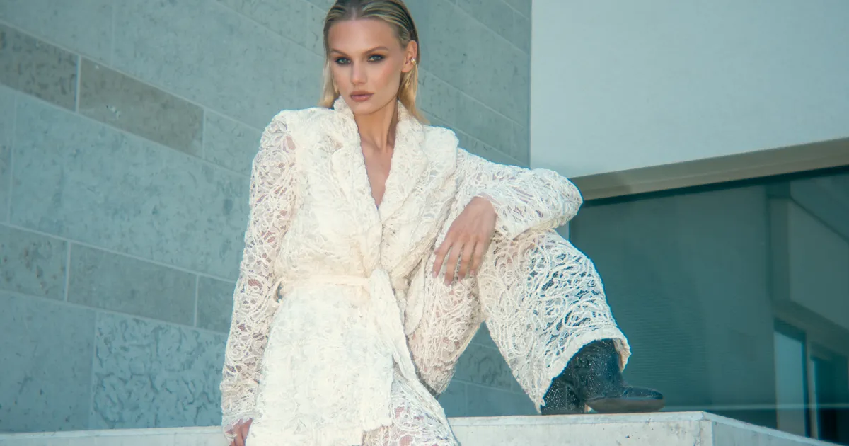 VIDEO ⟩ Vaata – läbipaistev liblikapüks ning kargav karukasukas