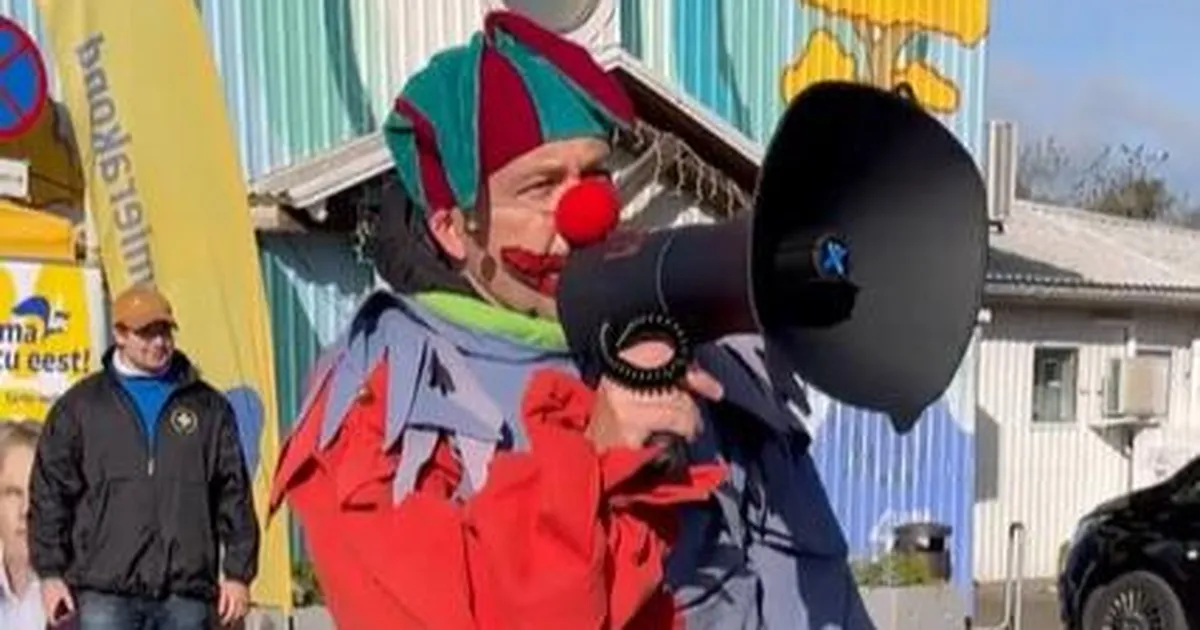 «Tulge kõik etendusele!» Klounikostüümis poliitik teeb omamoodi valimiskampaaniat