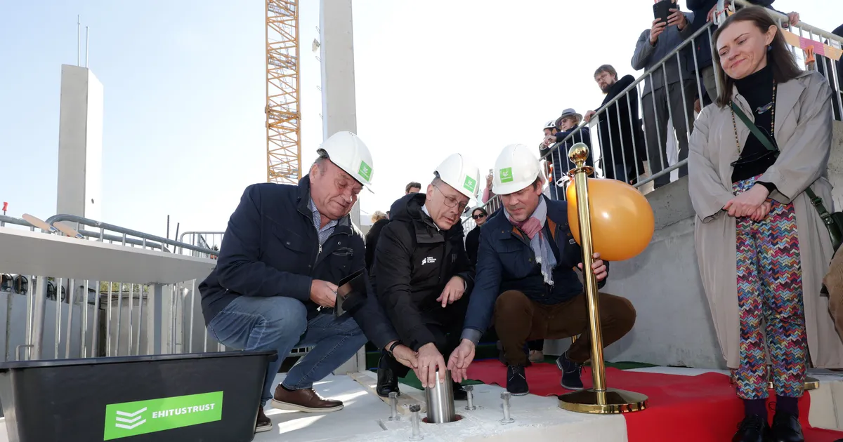 GALERII ⟩ Linnupargis sai nurgakivi viimane maja