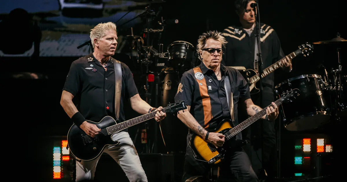 ARVUSTUS JA GALERII ⟩ The Offspring Riias: punk ei sure eal, aga ta kannab nüüd püksirihma ja maksab makse