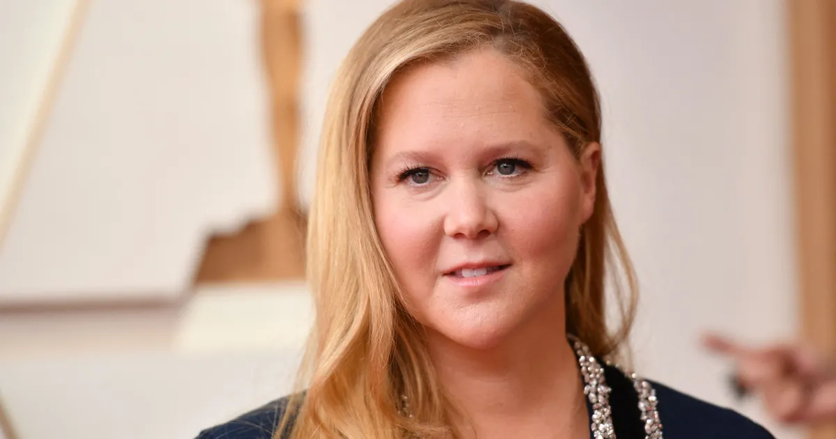FOTO ⟩ USA koomik Amy Schumer rabab kõiki oma uue figuuriga