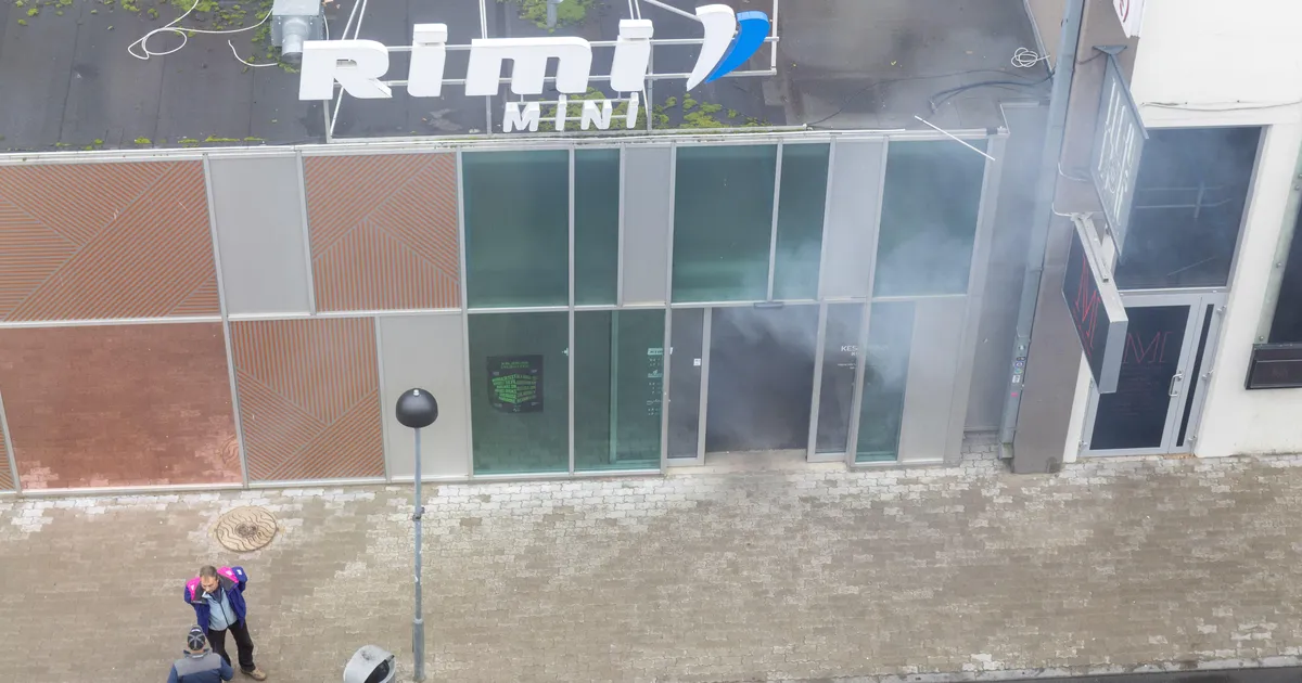 PILDID ⟩ Südalinna kaubakeskuses lasti õppusel käiku tossumasin