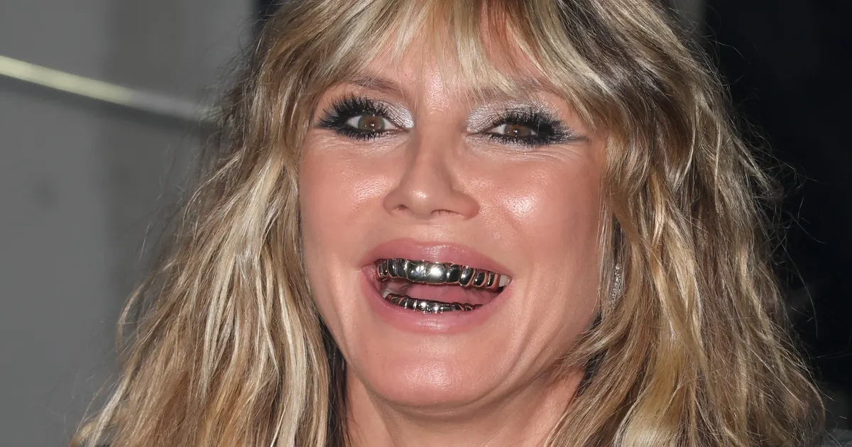 18+ FOTOD JA VIDEO ⟩ Heidi Klum tõmbas Pariisi moenädalal rinnad paljaks ning üllatas uue välimusega