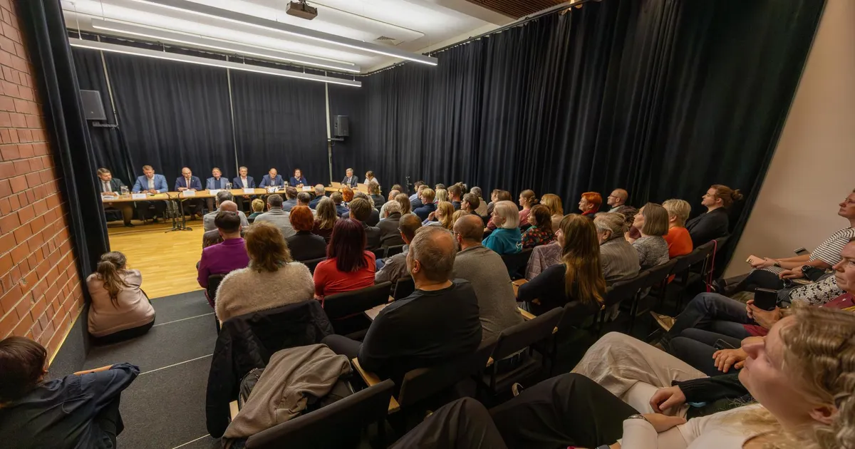 Tulevikudebatt tõi teatrisaali pilgeni täis