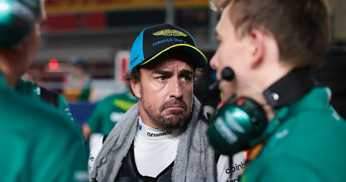 VIDEO ⟩ Vanameister Alonso oli F1-etapil hoos ning tootis rahvale meemimaterjali