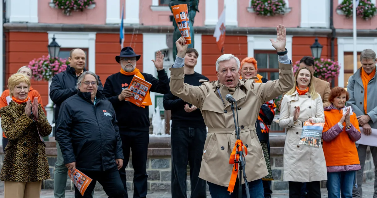 PILDID ⟩ Rahvusringhäälingu «Valimisstuudiost» kõrvale jäänud Parempoolsed deklameerisid kampaaniat Raekoja platsil