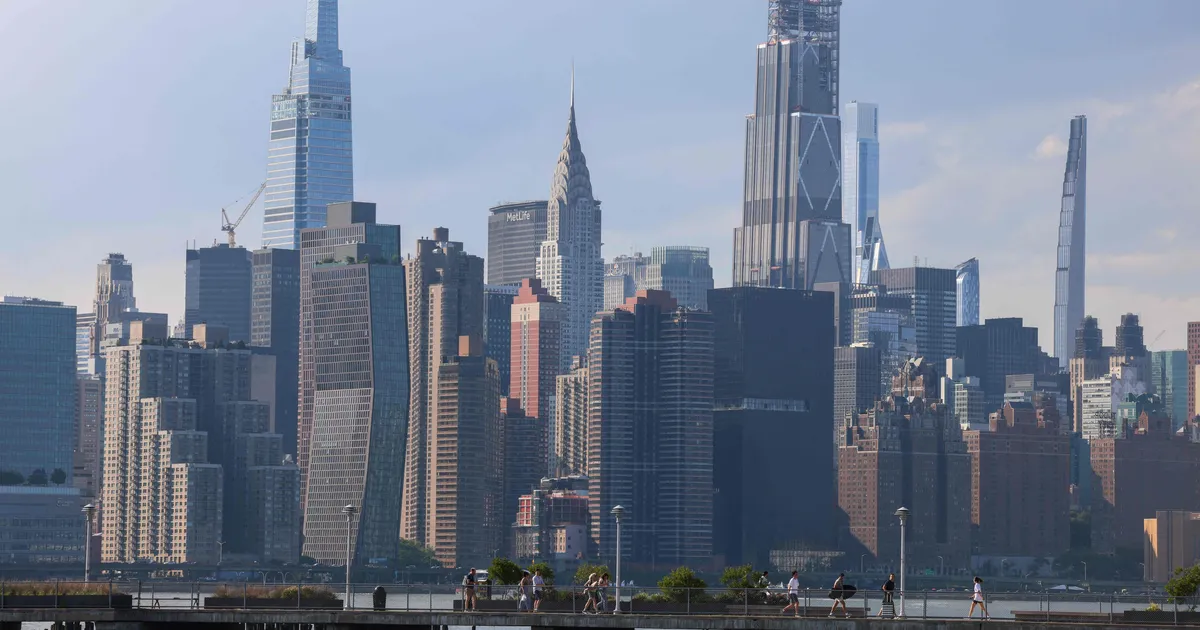 Katkise lifti tõttu 53. korrusele roninud naine seisis kohale jõudes silmitsi tõelise õudusega