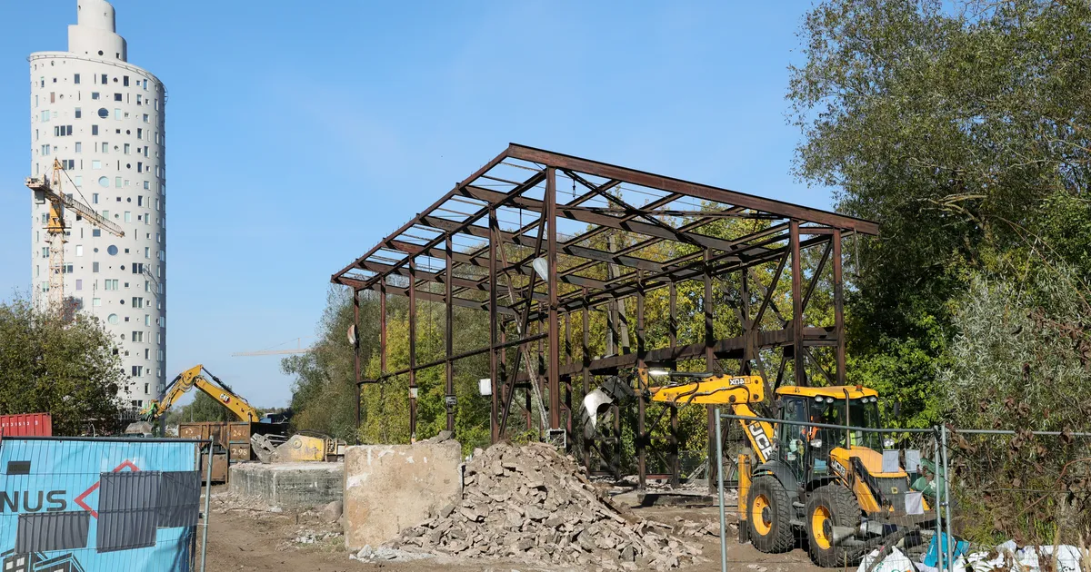 Reostunud pinnas ja ohtlik estakaad kaovad viimaks Emajõe äärest
